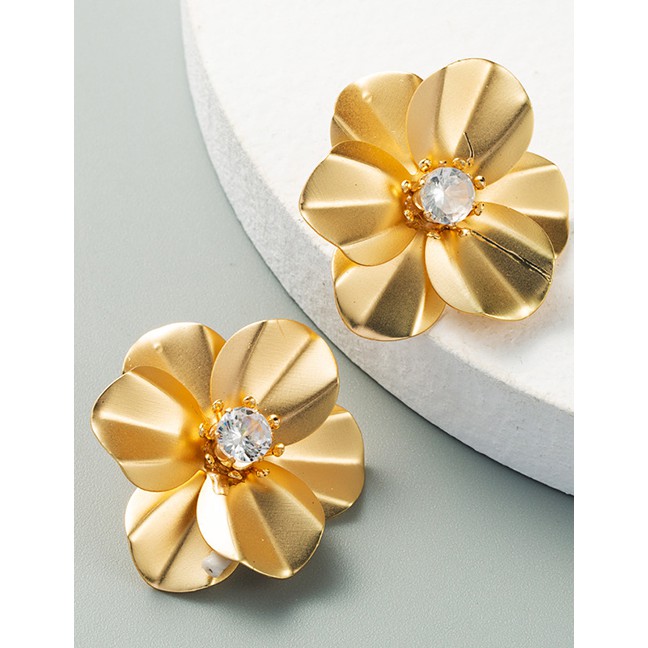 LRC Anting Tusuk Fashion Golden Alloy Flower Inlaid Zircon Earrings K70056