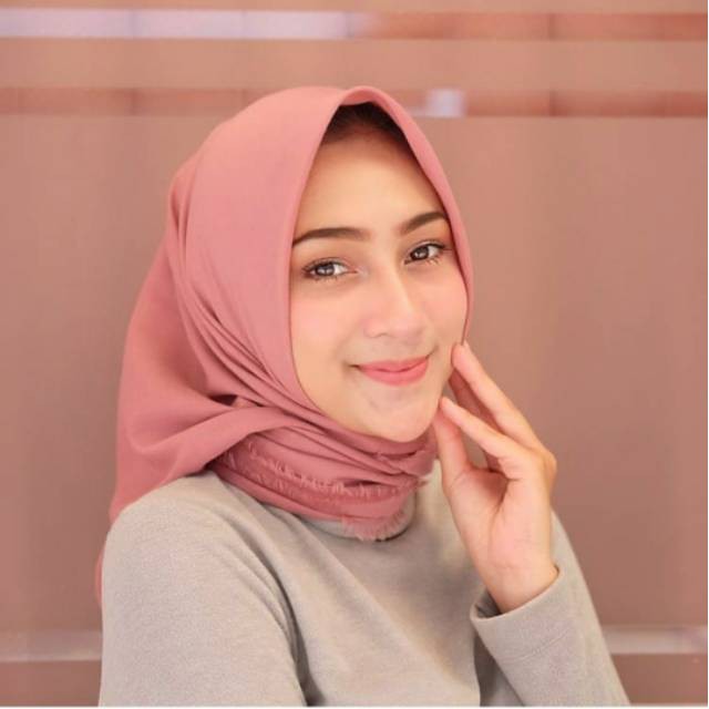 SAUDIA ANSANIA / EXCLUSIVELY JILBAB KATUN KERUDUNG VOAL SEGIEMPAT