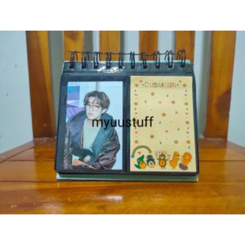 

Album kalender instax mini 68 slot, desk card holder tempat album photocard bentuk kalender