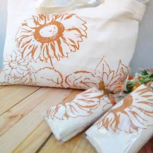 

Totebag blacu, goodie bag murah untuk souvenir acara kampus, souvenir pernikahan, ulang tahun anak