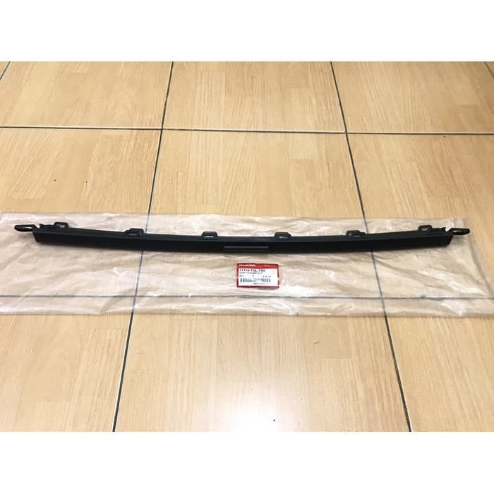 Garnish Tengah Bumper Depan JAZZ GK5 Facelift 2018-2021 .