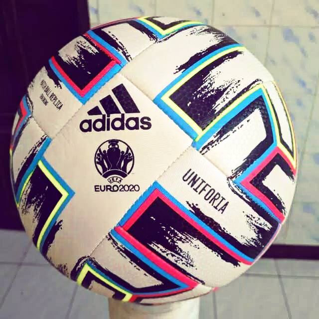 Bola Futsal Adidas Uniforia Special Edition
