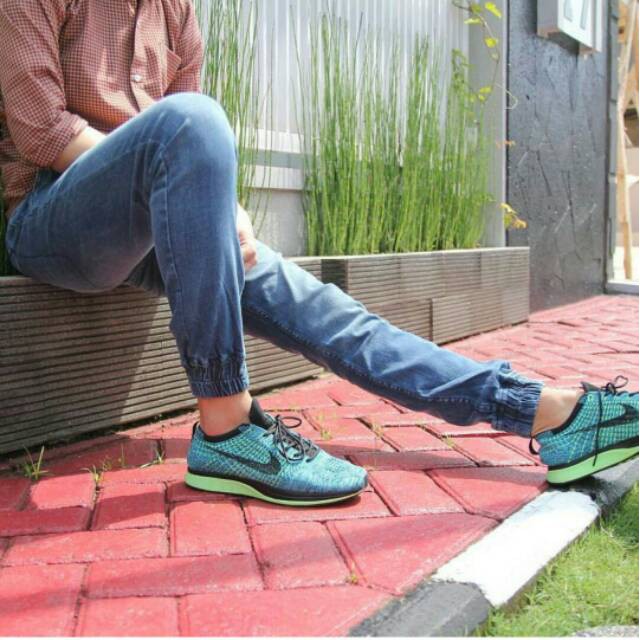 Celana jogger pria bahan jeans Model karet di bagian bawah terdapat Karet Bahan Jeana tebal Joggeeer