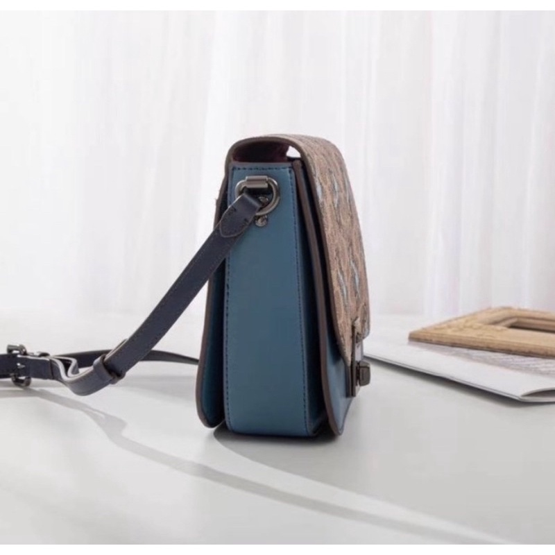 HUTTON SADDLE BAG IN SIGNATURE CANVAS WITH ABSTRACT HORSE AND CARRIAGE (5466)