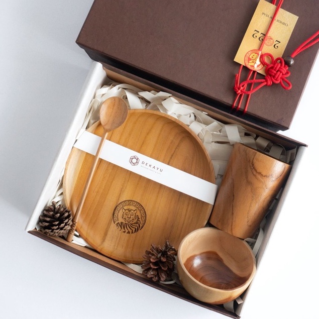 

Hampers Chinese New Year Xie Liya Dekayu / Kado Pernikahan/ Ulang Tahun/ Wisuda