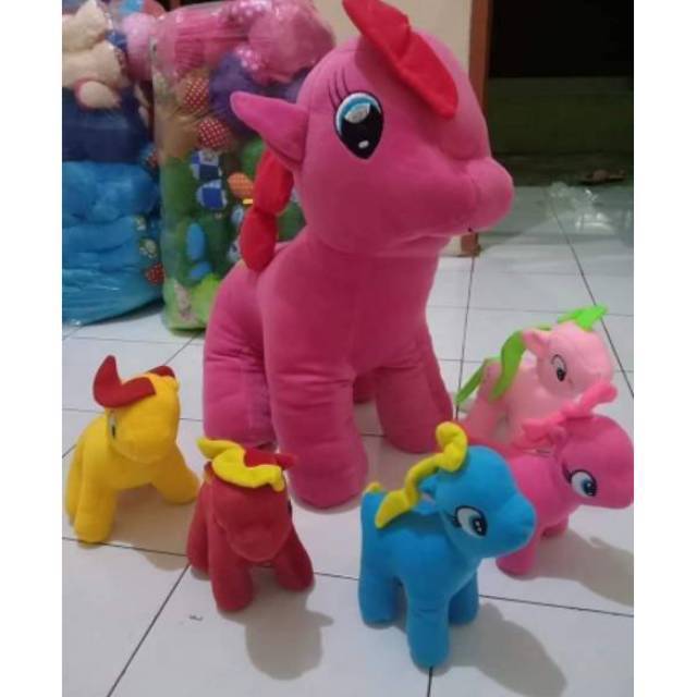 Kuda pony jumbo beranak