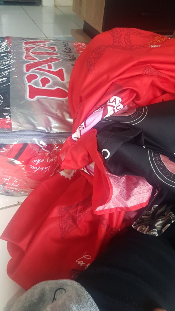 Fata Signature  Bed Cover Set  Motif Red Paris Ukuran (king) 180x200 / (queen) 160x200