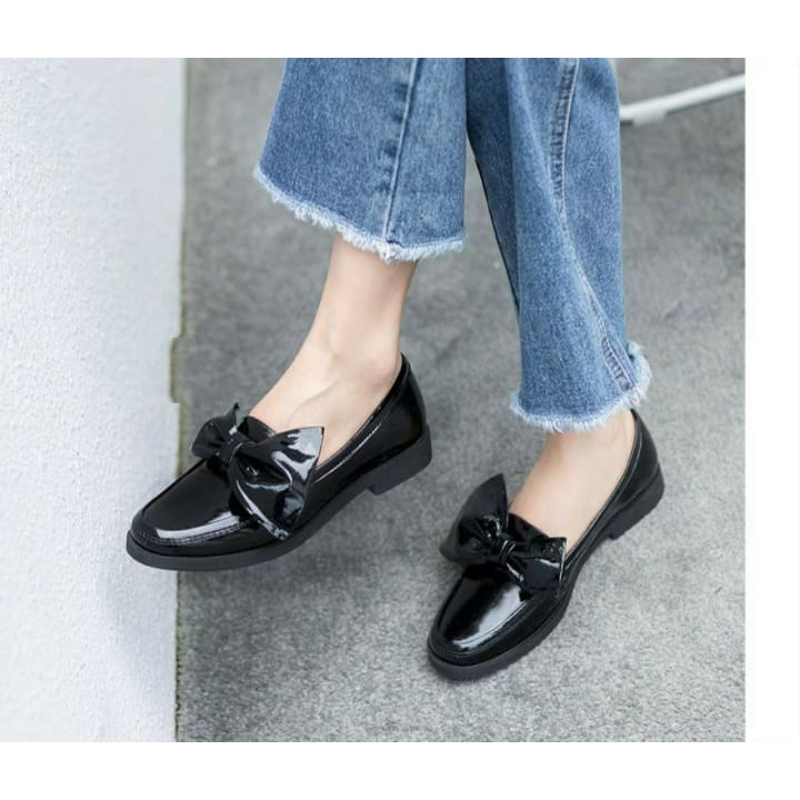 SEPATU DOCMART CASUAL WANITA / LOAFERS FLAT PITA