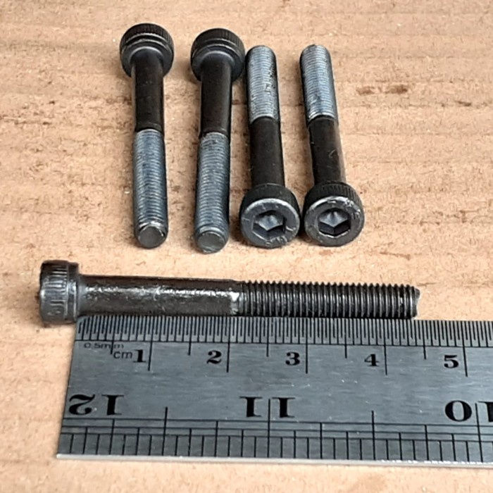 BAUT L M5X45 (4.5CM) BAJA / BAUT L BAJA M5 X 45 GRADE 12.9 / BAUT L BAJA M5 PANJANG 4.5 CM / BAUT L 