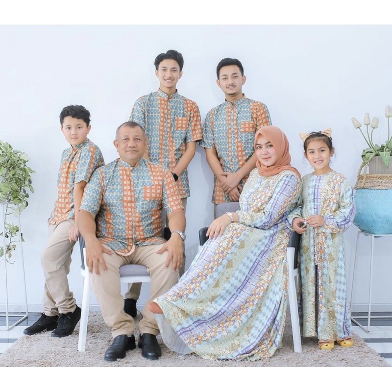 SET KELUARGA RIA MIRANDA DANASTRI