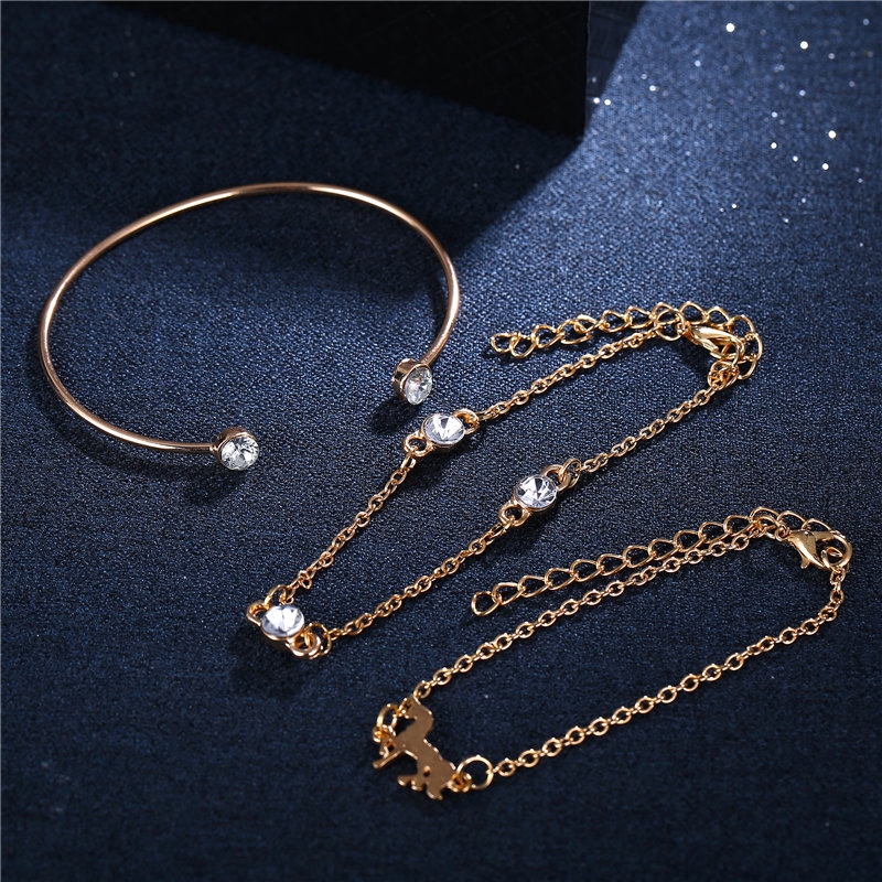 Gelang Multilayer Bahan Metal Warna Emas Aksen Kristal Gaya Retro Untuk Wanita