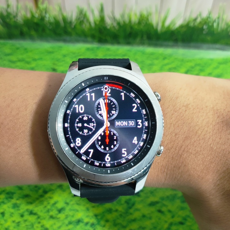 Samsung Gear S3 classic smartwatch Android hear blood oxi