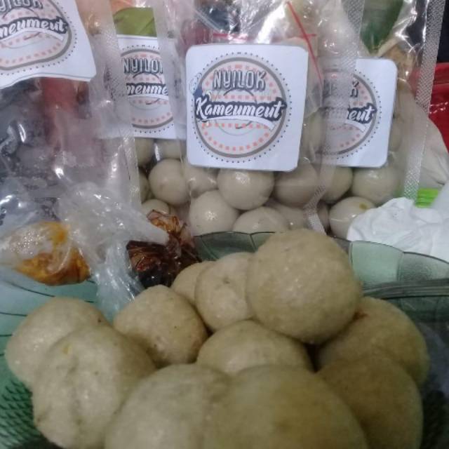 

Cilok Kemeumeut asli tasik. . .