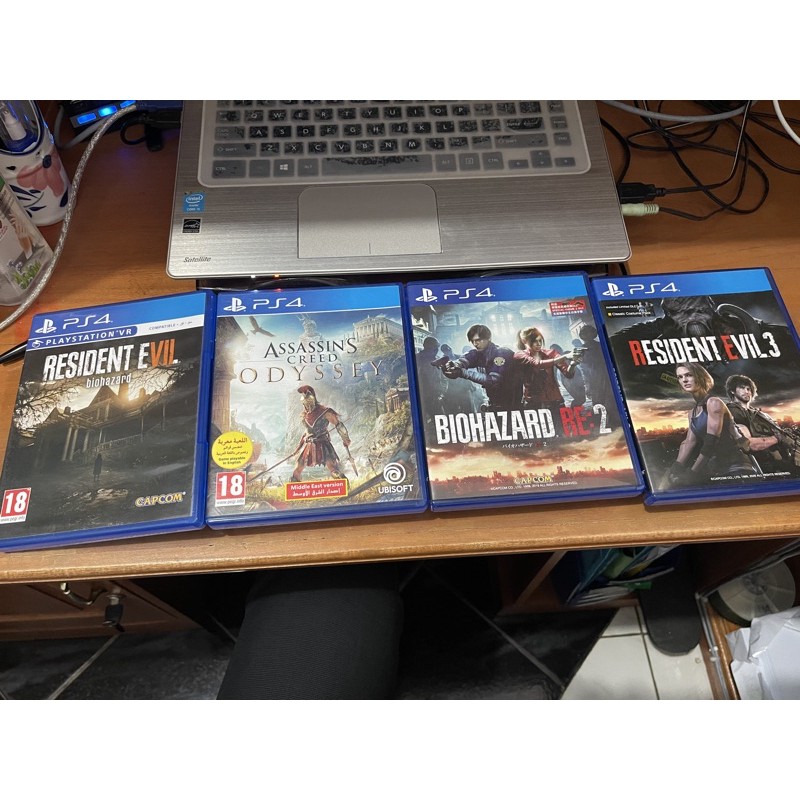 Game PS4 bluray disk Resident Evil 2 & 3 Remake, Assassins Creed Odissey