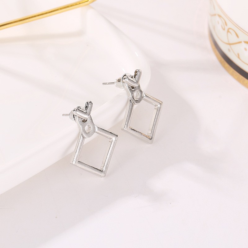 Anting mode Jepang dan Korea minimalis berbentuk geometris anting-anting berbentuk berlian