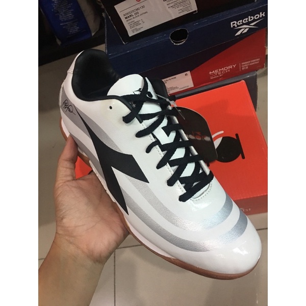 diadora RB10 Mars R ID white silver black. sepatu futsal