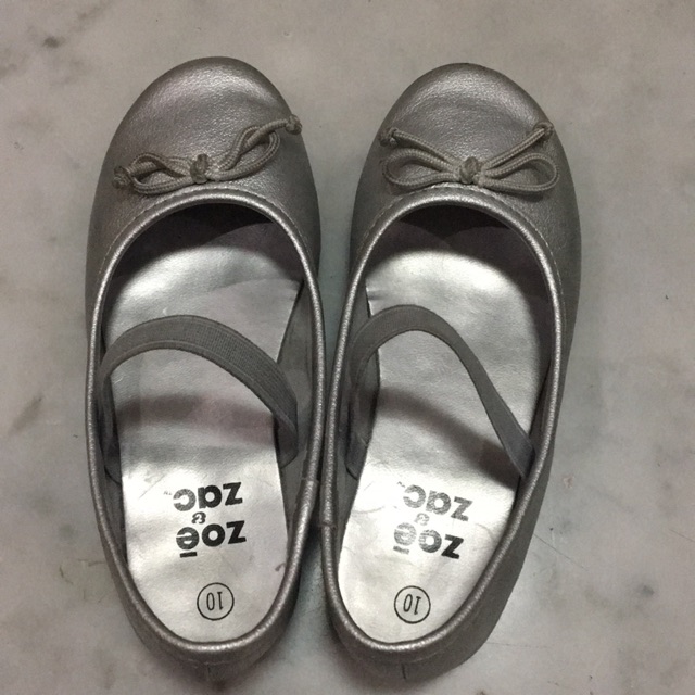 Preloved sepatu zoe&zac-flat shoes