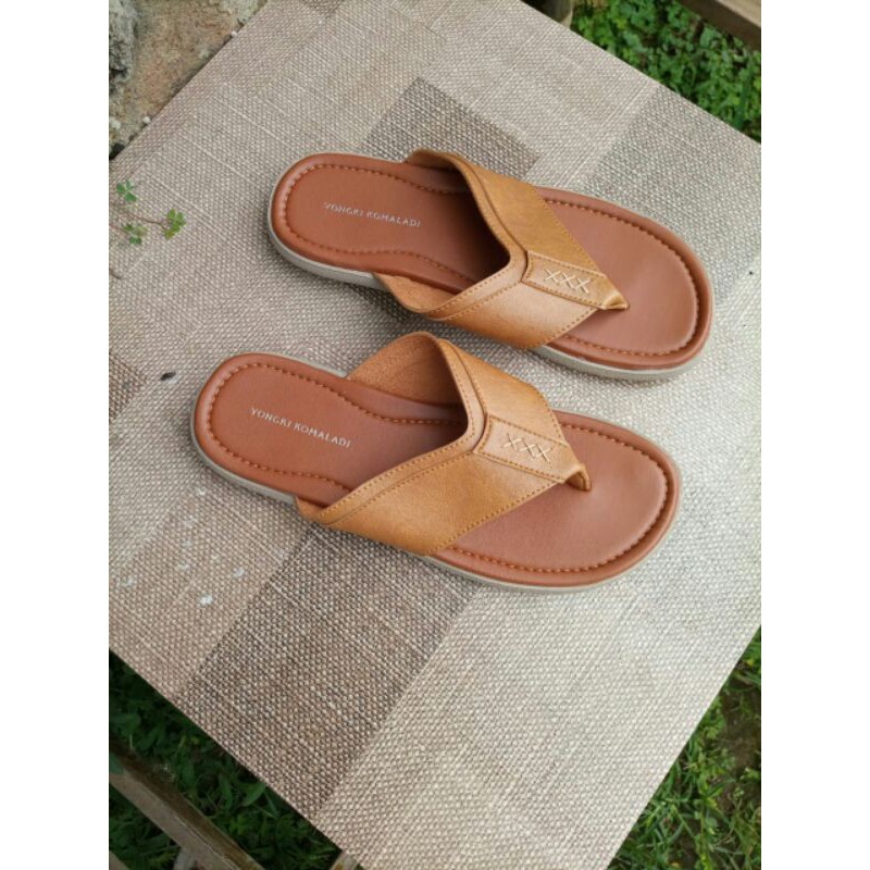 sandal jepit yongki komaladi pria