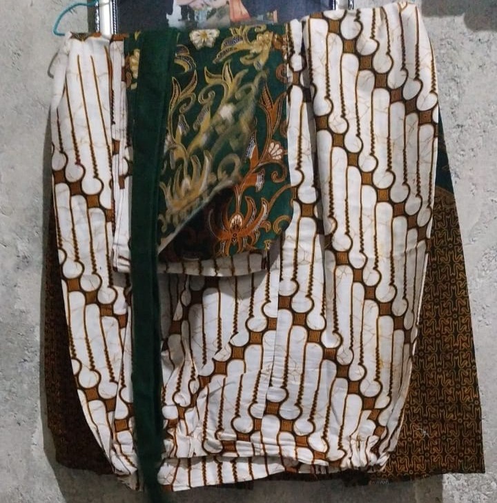 Maura Couple - Sania Ruffle Batik Couple Ori Ndoro Jowi Dnt Garansi Termurah Shopee - Kebaya Mika Gr