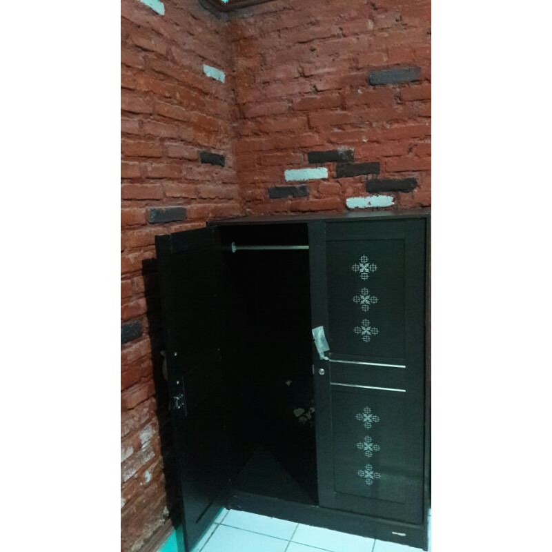 Lemari Kayu 2 Pintu Olimpic - Second Preloved