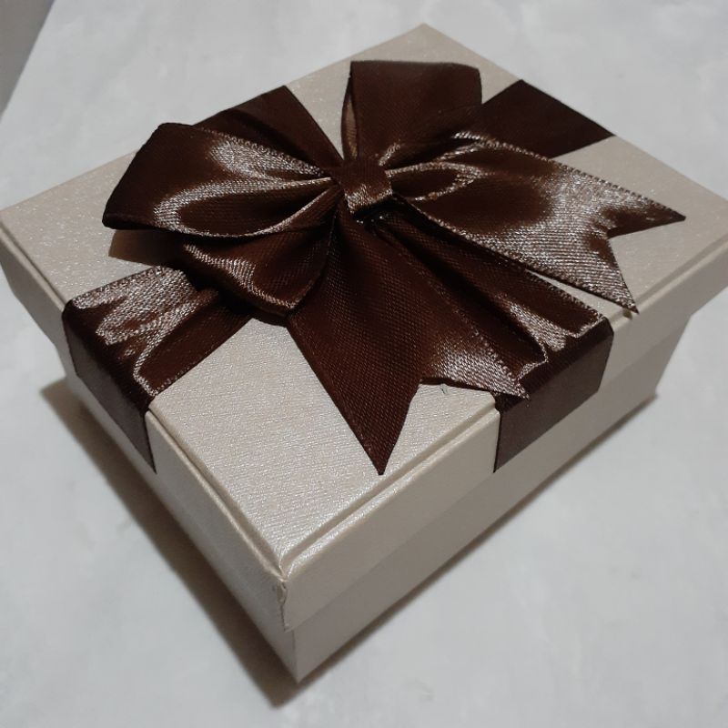 KHAKI HARDBOX HAMPERS KOTAK KADO HADIAH SPESIAL Bisa Custom Ukuran Gift Box Simple