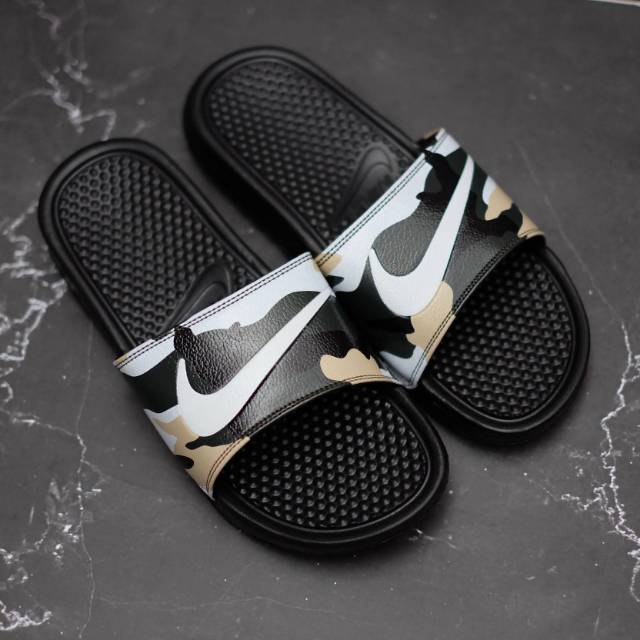 nike black and white flip flops