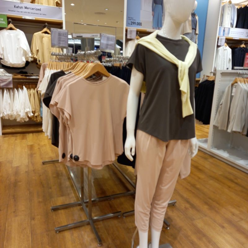 UNIQLO ORI SALE Blouse Scuba Rayon Spandex Polos Hitam Navy Pink White GARANSI TERMURAH