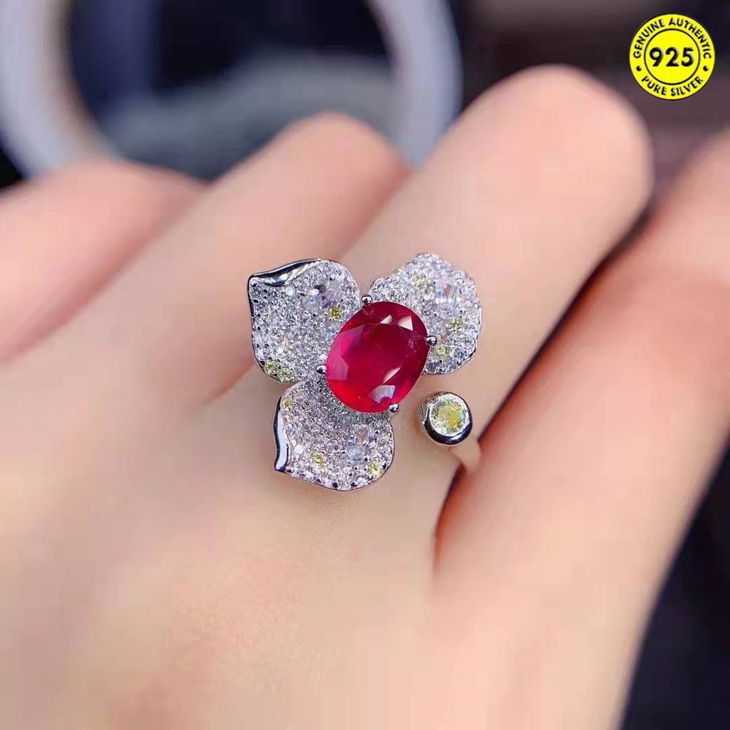 Cincin Model Terbuka Desain Tiga Daun Bunga Aksen Berlian Warna Kuning