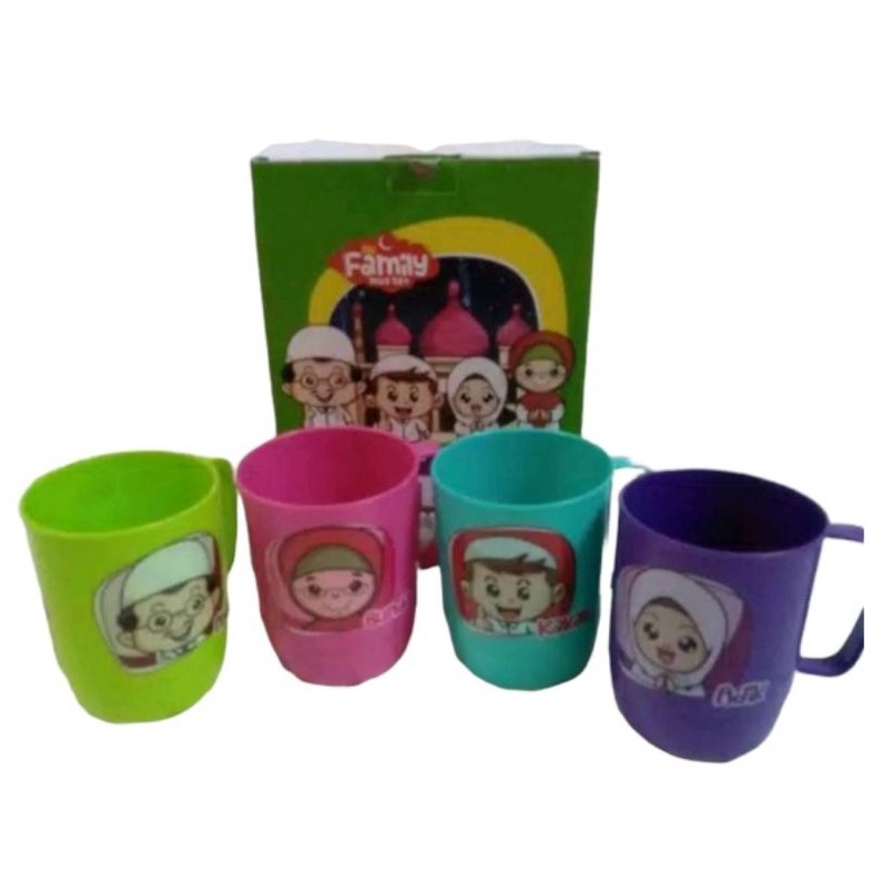 MUG / CANGKIR  FAMILY 4 SET PLASTIK