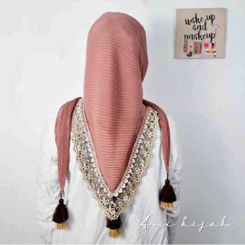 hijab Segiempat Plisket Renda Premium Pom-Pom Tassel Lonceng ORIGINAL (COD)