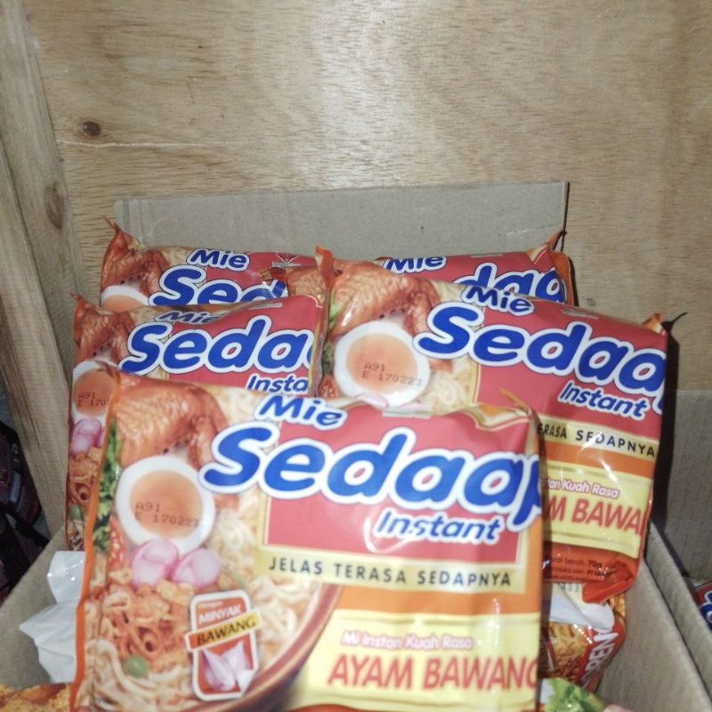 

Mie Sedaap instan kuah rasa ayam bawang, hrg 15000 / 5 bks