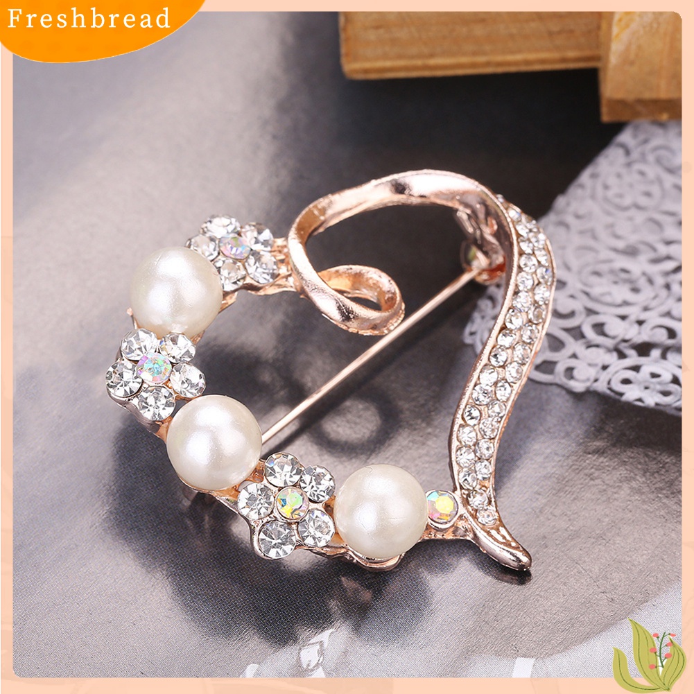 [ TERLARIS]Gorgeous Women Faux Pearl Rhinestone Inlay Peach Heart Brooch Pin Shirt Badge