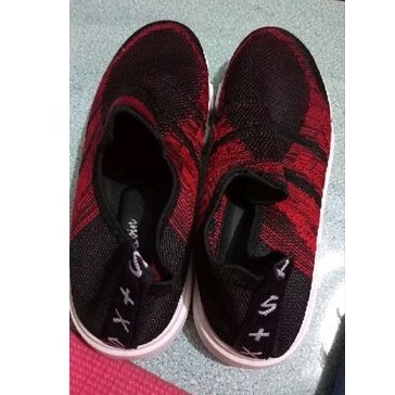 Sepatu Sneaker wanita Dr. Kevin