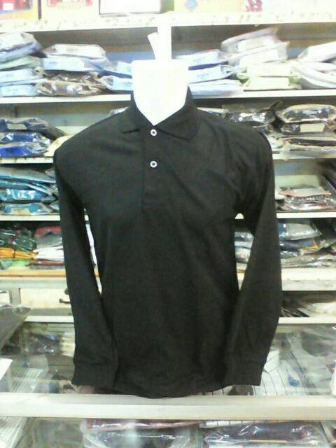 Kaos polo kerah lengan panjang pria.