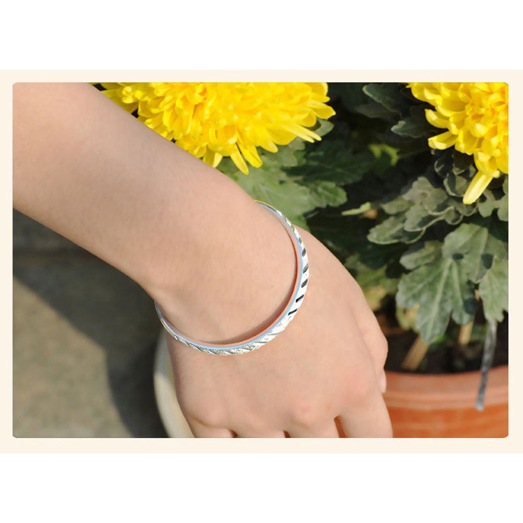 Gelang Bentuk Tabung Bulat Bahan Stainless Steel Warna Silver Untuk Wanita