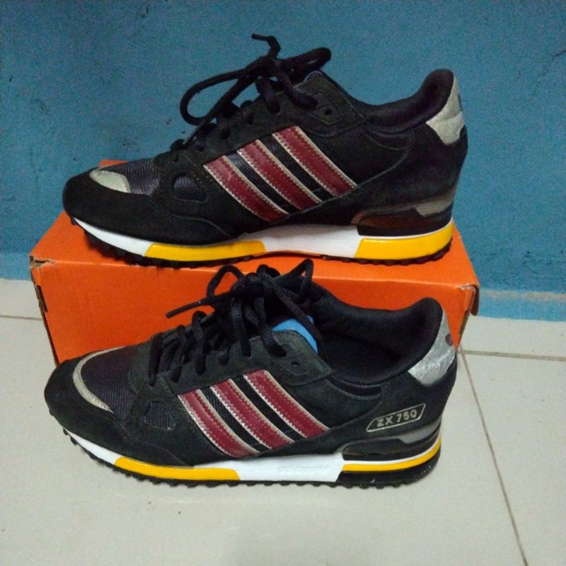 sepatu Adidas zx750