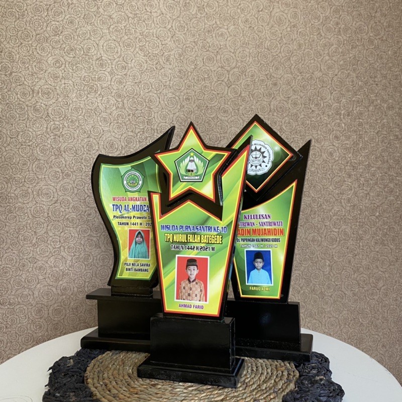 plakat kayu vandel kayu plakat kkn plakat wisuda