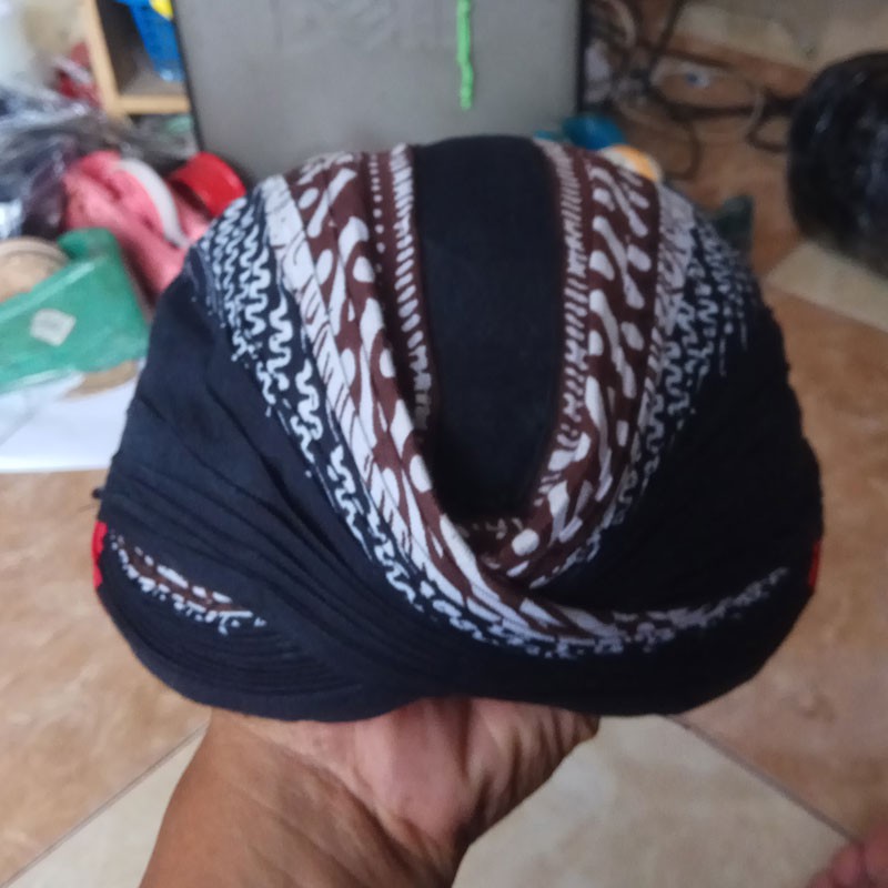 Blangkon Jogja Lipat Kain iket Motif Klasik