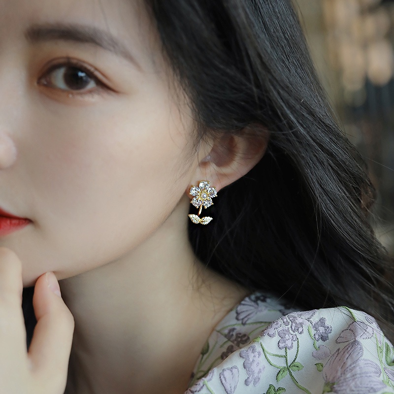 Anting-anting bunga kristal gaya korea sederhana fashion elegan