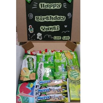 

Laku Keras--SNACKBOX / Kado UlangTahun/ Kado Wisuda / Kado Unniversarry / Paket Hijau