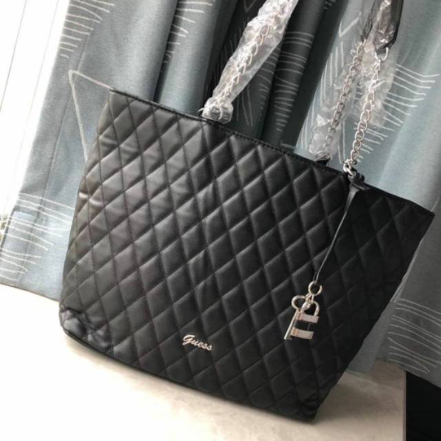 GUESS135 quilted tote bag Original