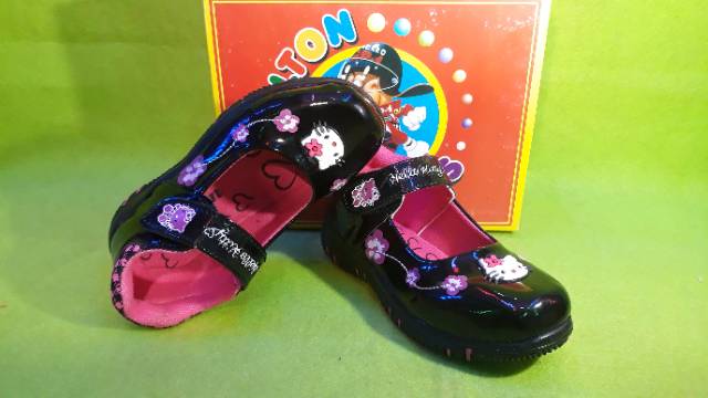 SEPATU SEKOLAH ANAK PEREMPUAN HELLO KITTY MILTON INE