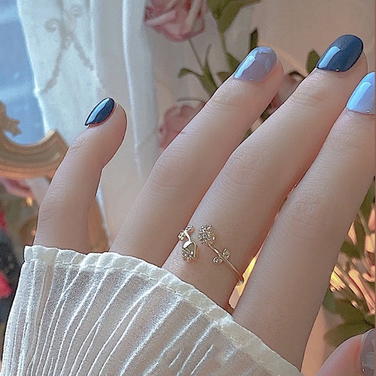 Cincin Motif Bunga Bahan Alloy Warna Emas Untuk Wanita