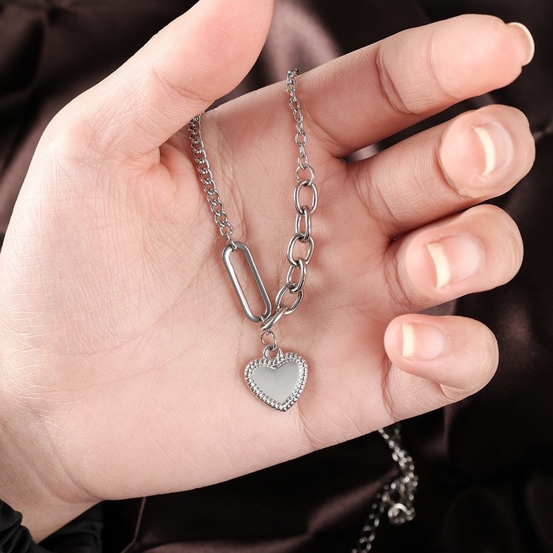 1pc Kalung Choker Bentuk Hati Warna Silver Bahan Metal Gaya Punk Minimalis