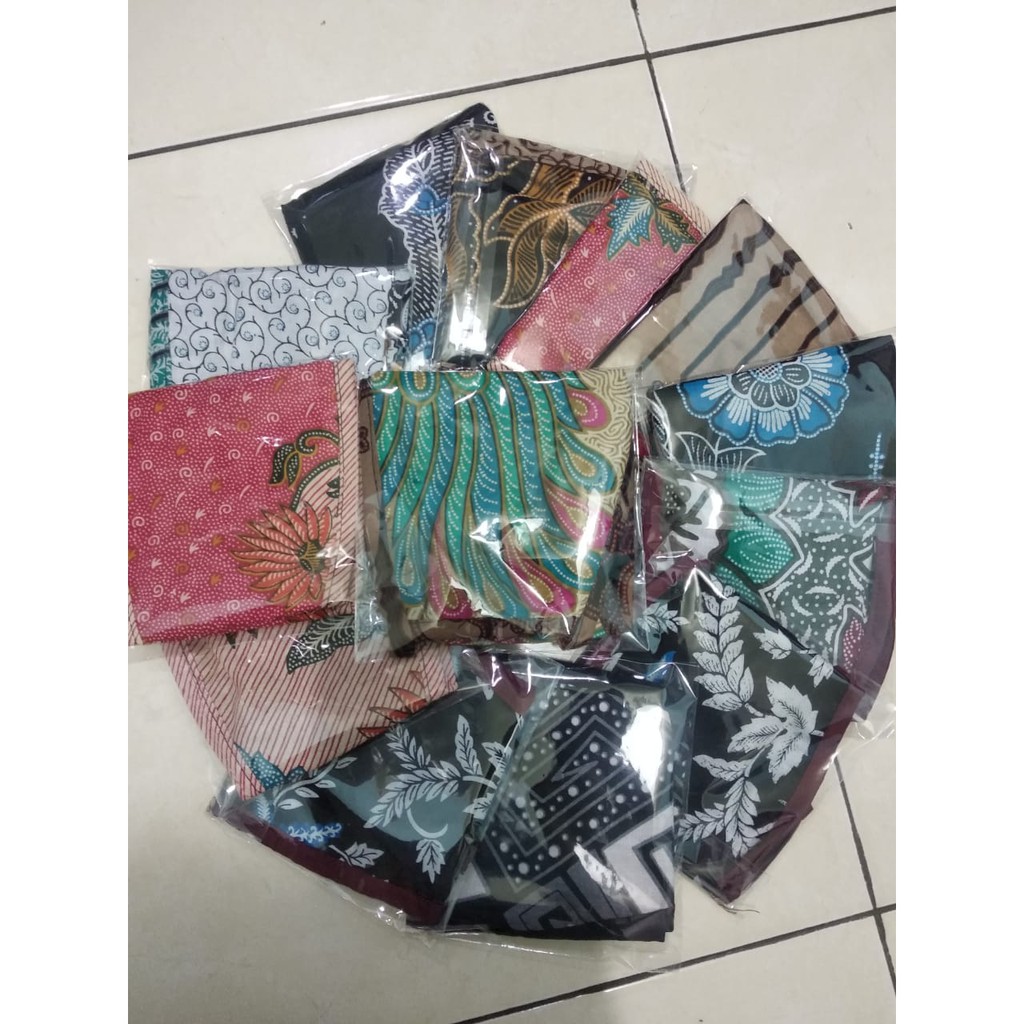 MASKER BATIK BAHAN KATUN HOME INDUSTRI MASKER.MOTIF RANDOM 2 LAPIS MOTIF 2 BISA DIPAKAI BOLAK BALIK