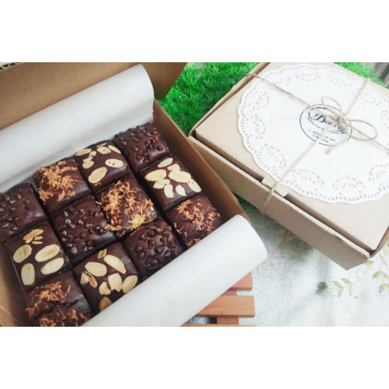 

Premium Shiny Crust Fudgy Brownies