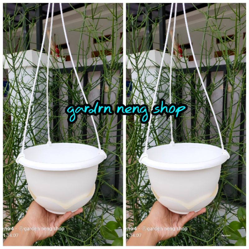 POT GANTUNG SA putih / Pot gantung + tatakan air dibawhnya