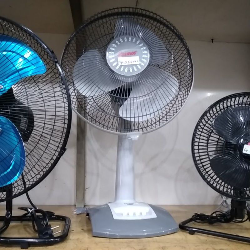 Kipas Angin Meja Cosmos 12-DAR N Putih Abu-abu 12 Inci Hemat Energi