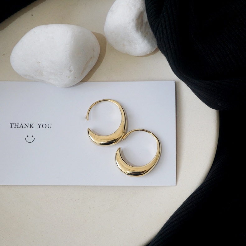 Anting Bentuk C Bahan Metal Warna Emas Gaya Vintage Korea Untuk Hadiah