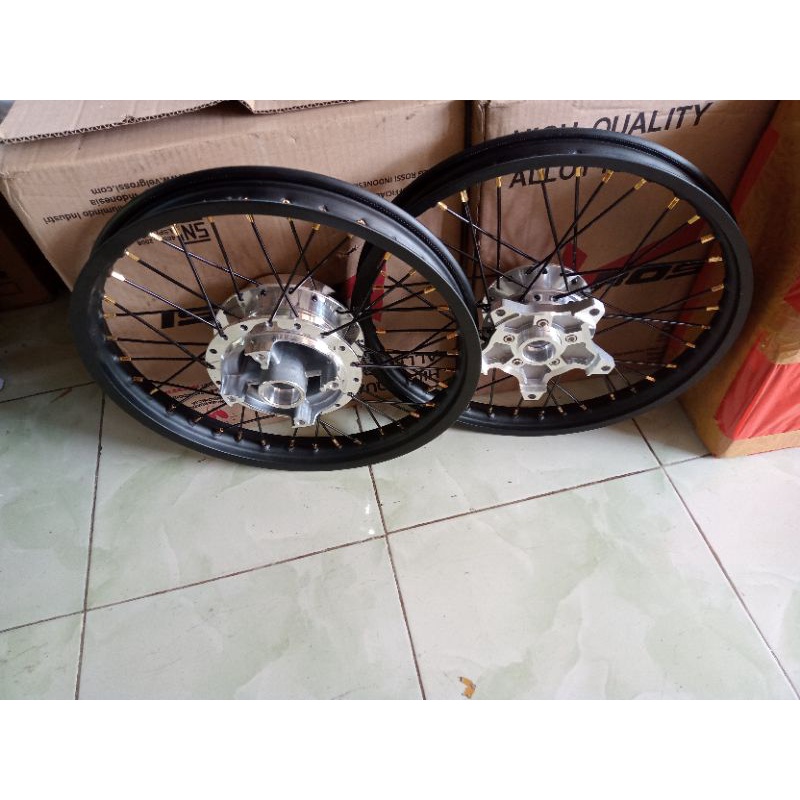 velg Jari jari cb 150 r new/cbr 150 ring 17 x160/140